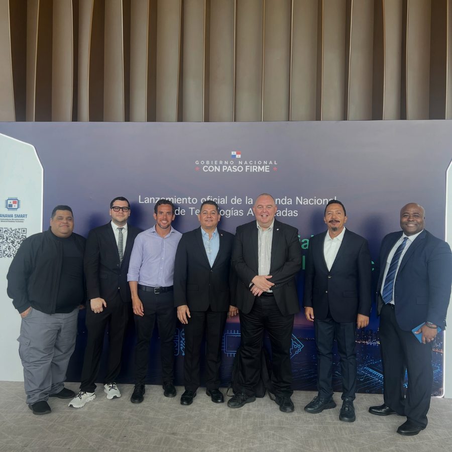 Equipo de Intervento y del Observatorio Panameño de IA en el lanzamiento oficial de la Agenda Nacional de Tecnologías Avanzadas de Panamá